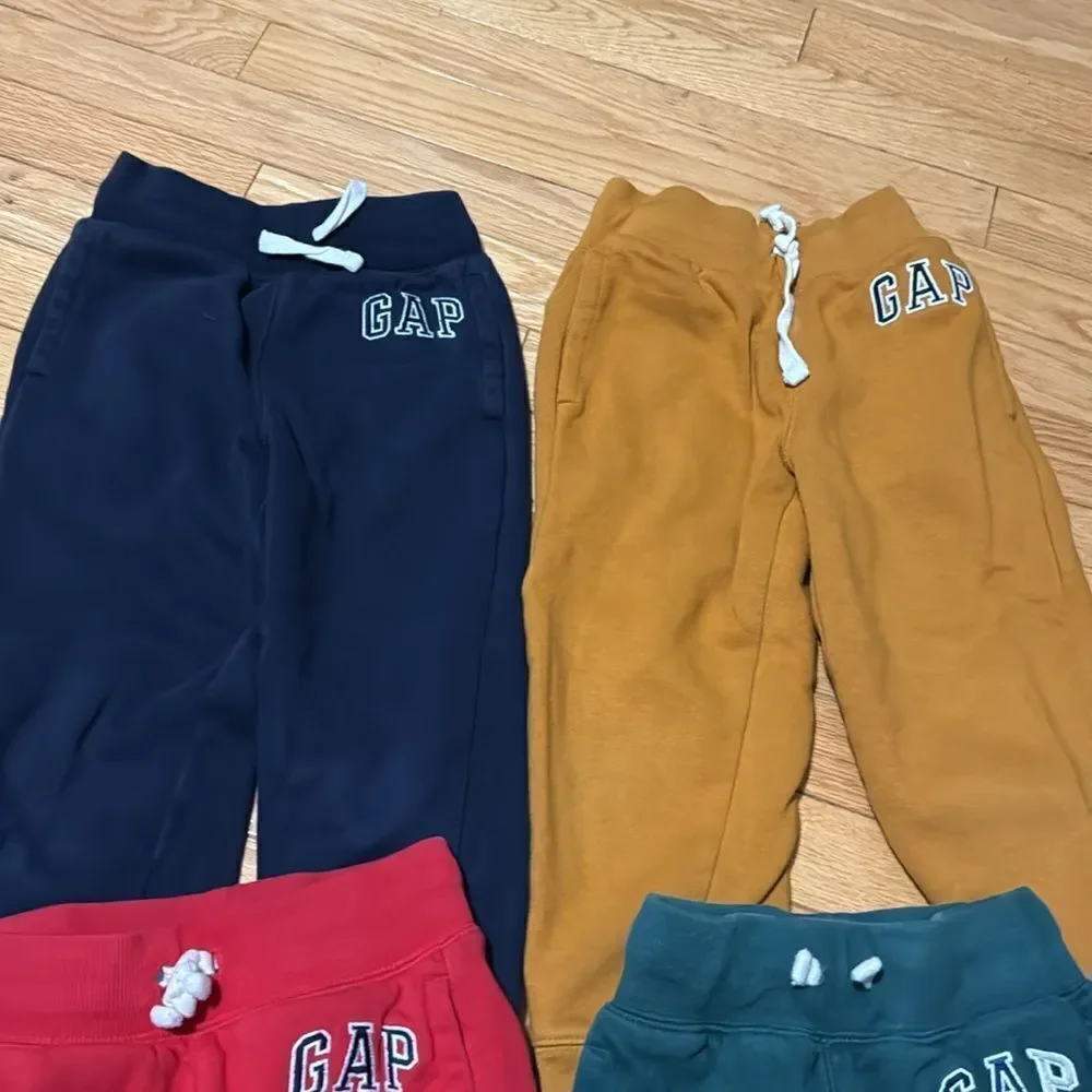 Bundle of 6 Gap sweatpants XS